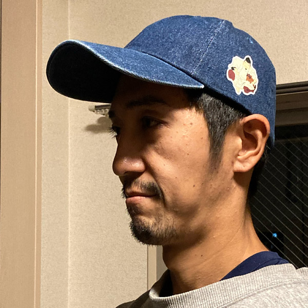 制作事例　ダークブルー フルカラー転写プリント 左よこプリントサイズ:W42×H50mm(フチ含む) コメント:夫の誕生日プレゼントとしての注文でした。細部まで綺麗に印刷されていて、とても満足でした。