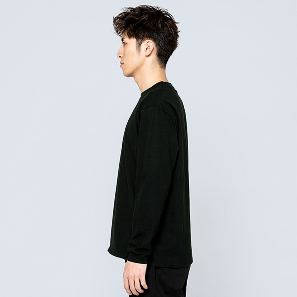 モデル身長180cm　ブラック　Lサイズ着用