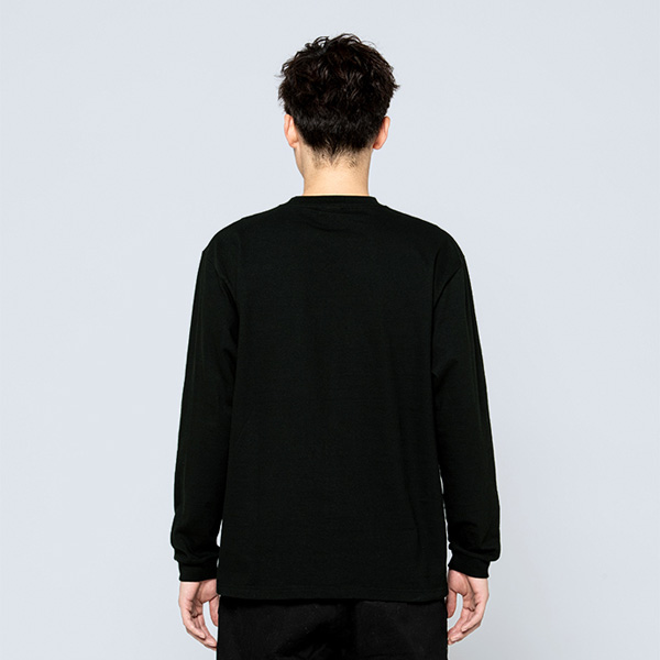 モデル身長180cm　ブラック　Lサイズ着用