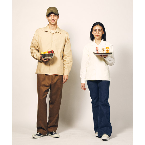着用イメージ 男性モデル身長182cm/L 747モカベージュ、女性モデル身長160cm/XS 003オフホワイト