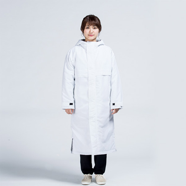 着用イメージ正面　モデル身長161cm　ホワイト　Sサイズ着用