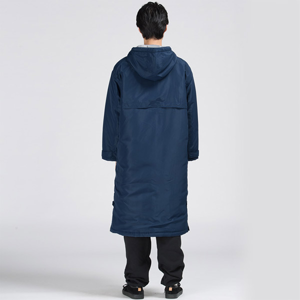 BACKイメージ　モデル身長184cm　ネイビー　Lサイズ着用