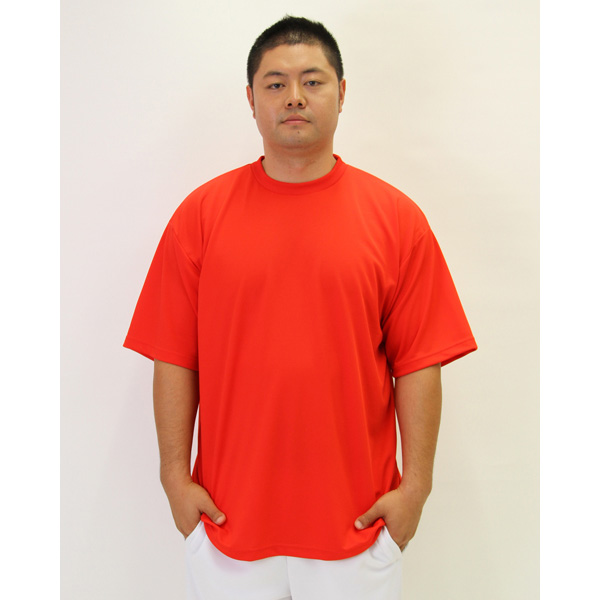 着用イメージ　男性モデル185cm レッド5L