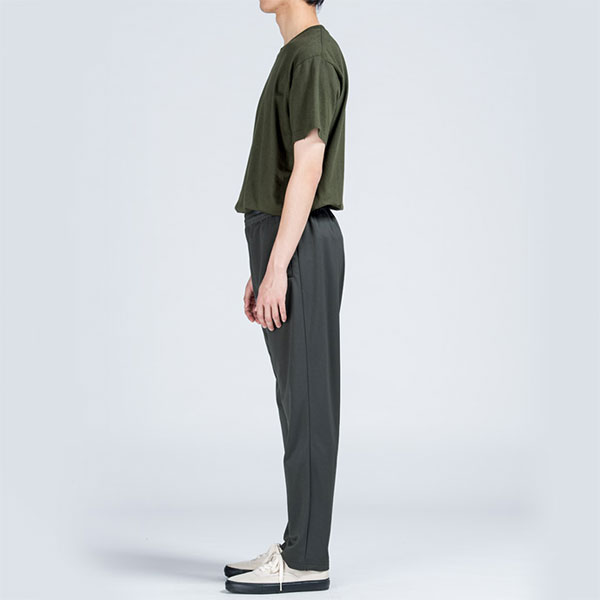 モデル身長184cm　ダークグレー　Lサイズ着用