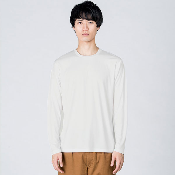 モデル身長184cm　ホワイト　Lサイズ着用