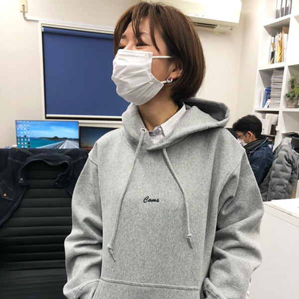 制作事例 006ミックスグレー 胸中央刺繍サイズ:W40×H15mm　刺繍書体:ES-6　Script2 刺繍カラー:C_22ブラック