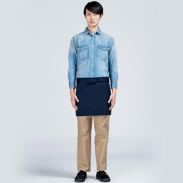 モデル身長184cm　ネイビー　Fサイズ着用