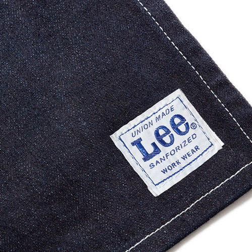 左裾にワンポイントがおしゃれなLeeオリジナルネームタグが付きます