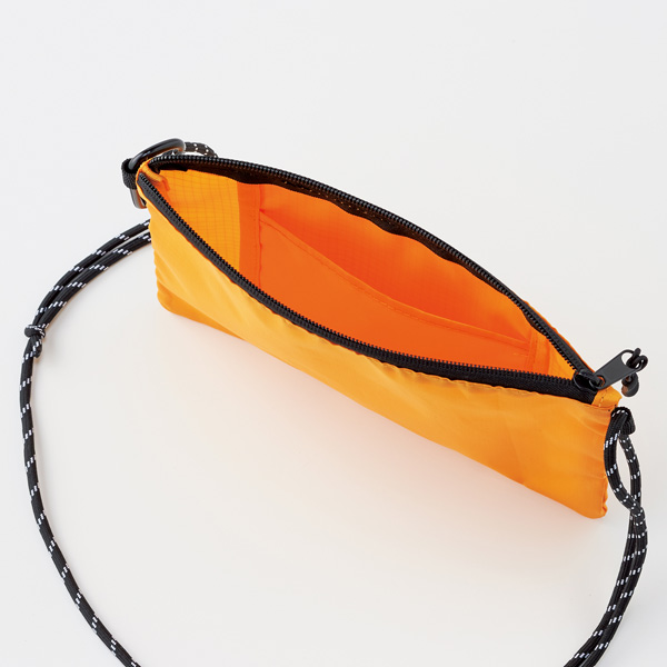 内ポケット付き